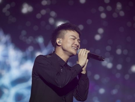 主播参加好声音爆红却因嗓音被看不起如今成发展最好的男学员