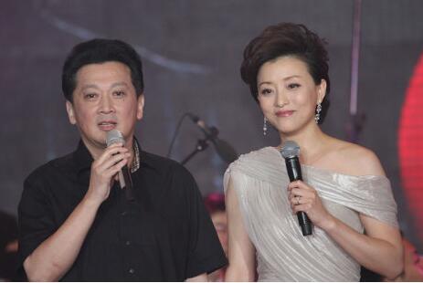 62岁郁钧剑和医生妻子相濡以沫 幸福生活照曝光 女儿漂亮有气质