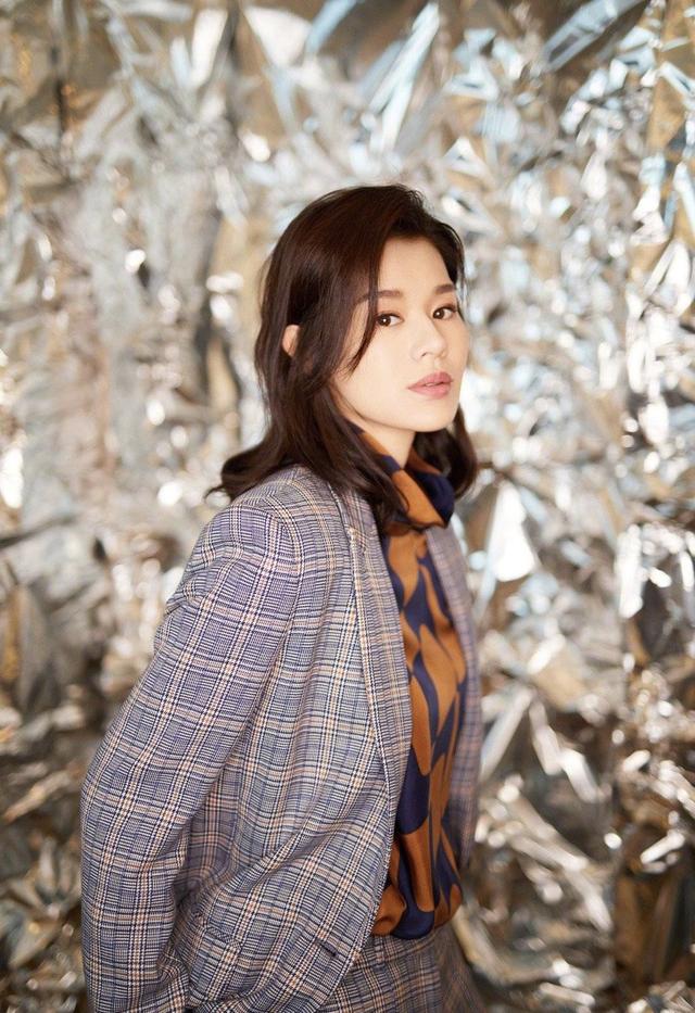 杏儿老公李乘德也在社交网上载一张老婆同儿子玩的照片,并留言表示