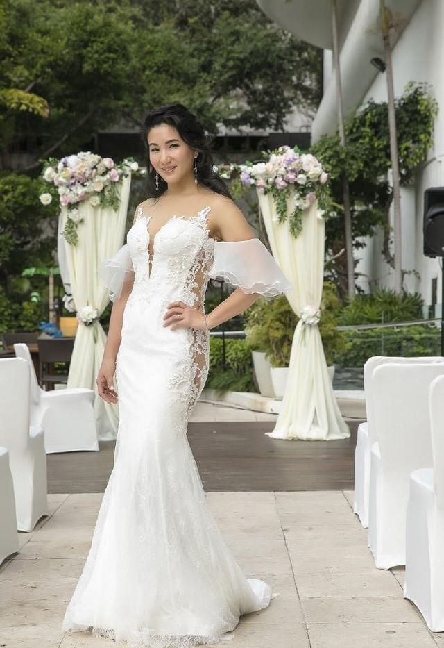 大婚后的原子鏸,晒浪漫婚纱照,郑佩佩和洋女婿在现场大笑乐开怀