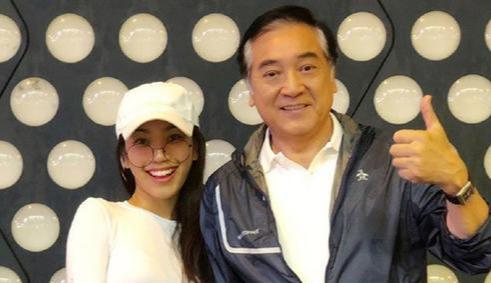 姜丽文:我不认识她但万分羡慕她节目中她恰逢要过生日,而问自己男友