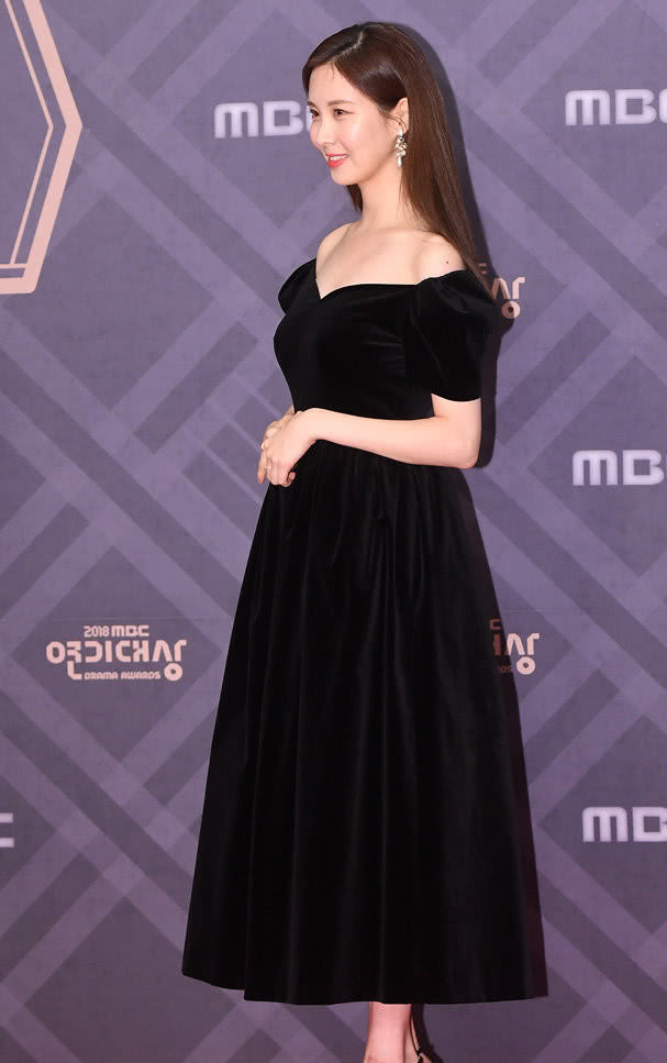 徐贤太绝了,穿上"贝壳裙"又纯又性感,没这样的身材驾驭不了