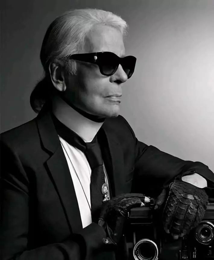 老佛爷去世 时尚圈沉默了,为何汽车圈炸锅了?