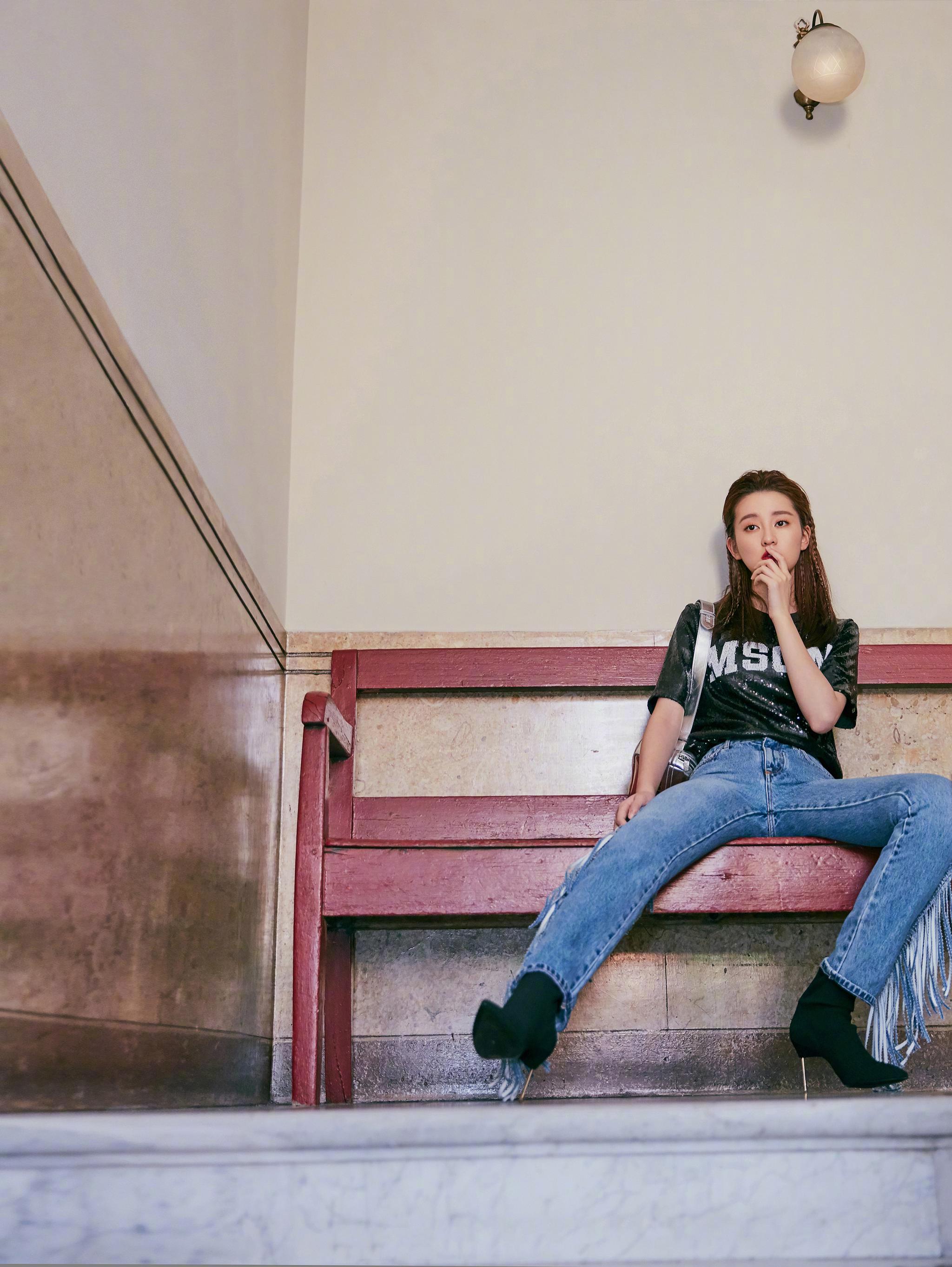 乔欣真厉害,牛仔裤还能穿的这么高级,大长腿太抢镜了