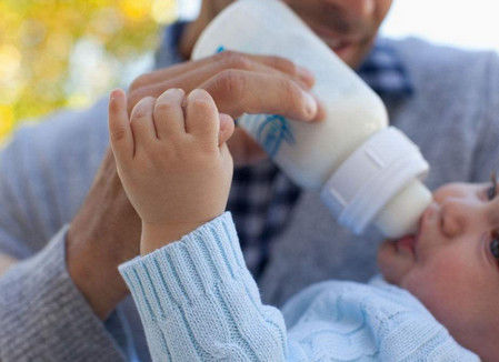 宝宝喝配方奶粉何时停