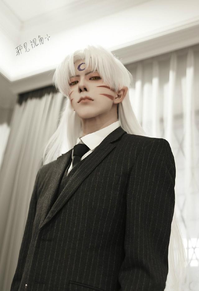 犬夜叉:神还原cos!身穿西装的杀生丸大人,简直帅到腿软!