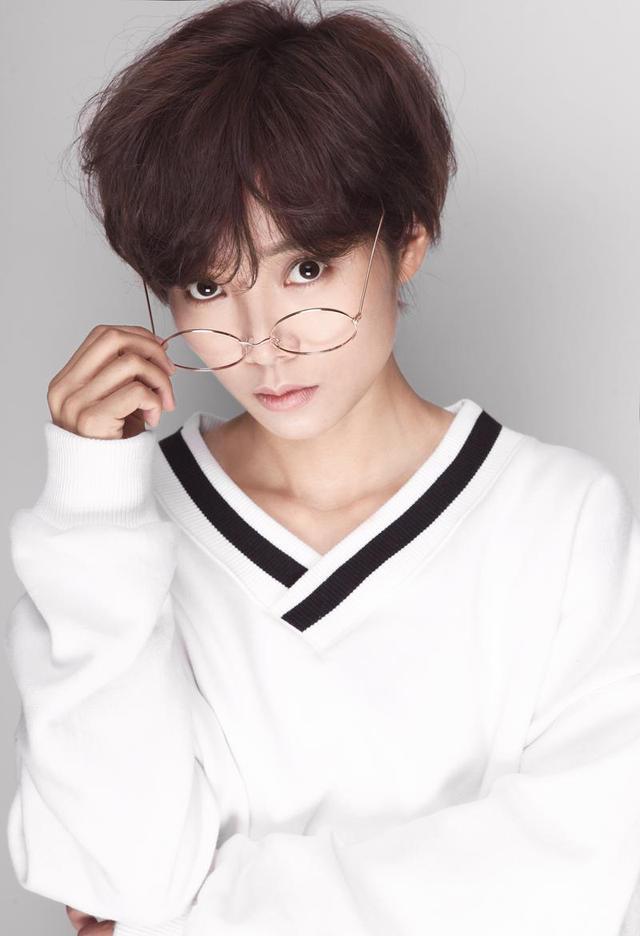 刘力扬晒06届超女聚会照, 整齐划一独缺尚雯婕