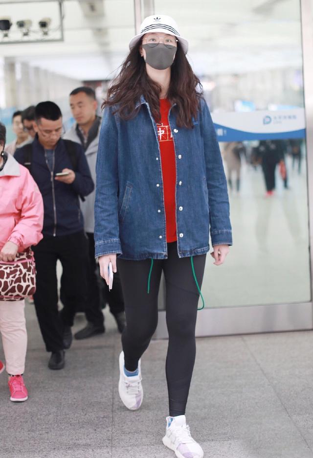 排球女将惠若琪,穿紧身裤双腿真壮实,可"高人一等"气场绝了