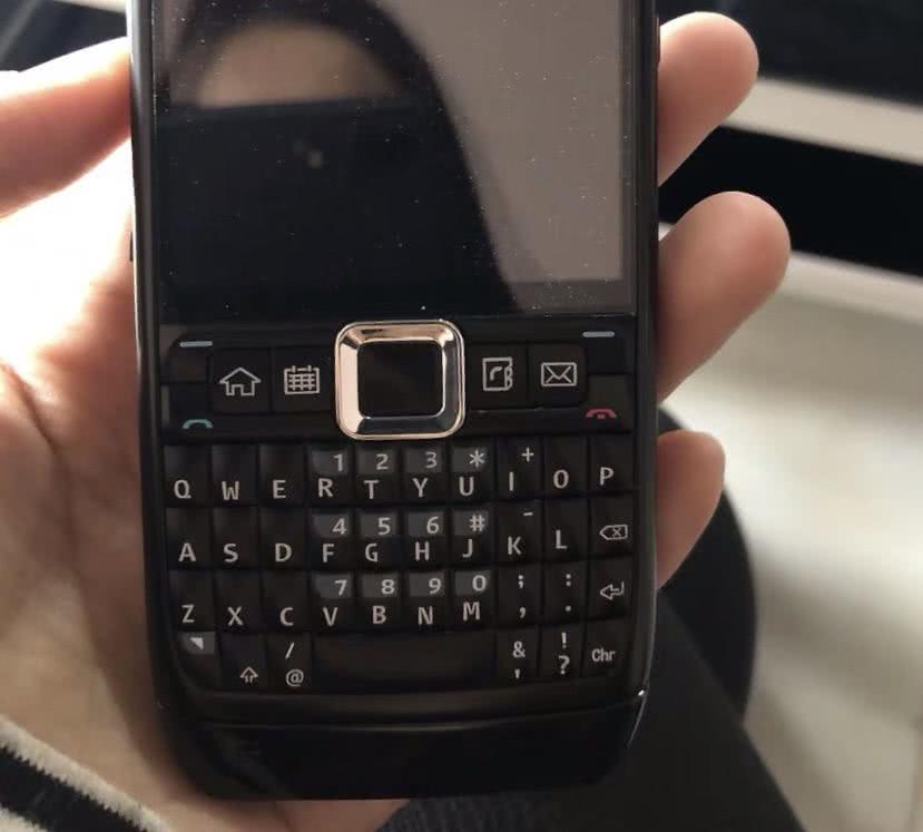 科技的高速发展,加快了智能手机的更新速度.