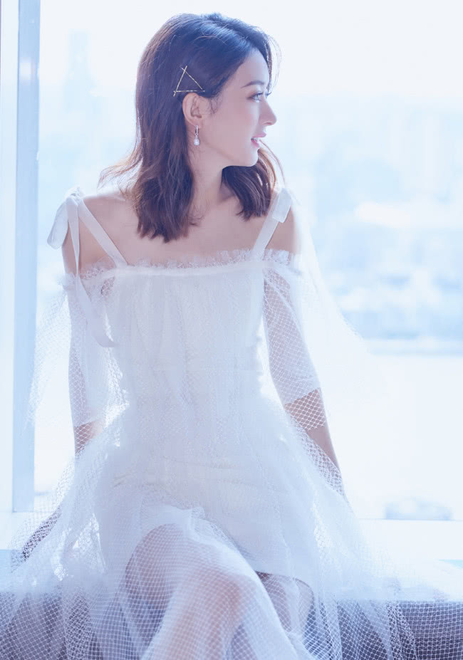 穿"婚纱裙"的赵丽颖太美了,仙气满满惹人爱,难怪冯绍峰娶她|赵丽颖|婚