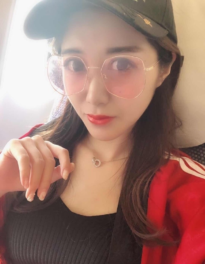 静静近期直播状态好,利哥说:坚持两个月,她将成为舞帝公会一姐