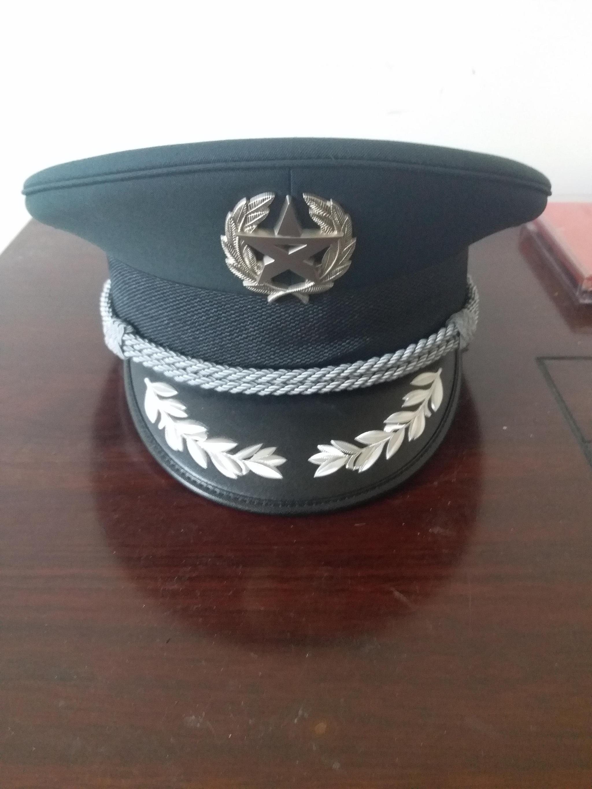 文职服装标志解析,帽微设计最大气,岗位等级标志一目了然