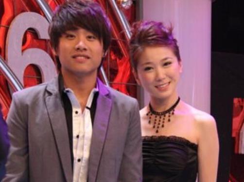 袁野的妻子是演员韩恩贞,他们还有个2,3岁的儿子,一家三口非常幸福地