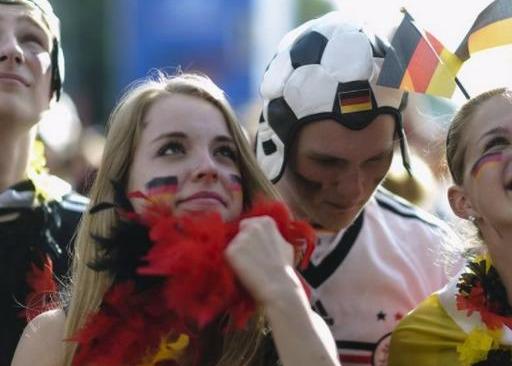 巴西的接待礼仪,让人感到非常羞涩,因为在当地有一个要求!