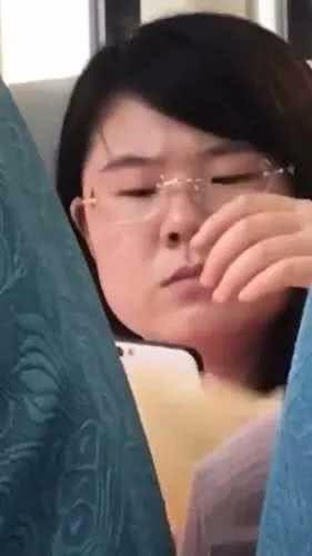 一模一样!19岁超模撞脸林永健,高铁再现"女版岳云鹏"!