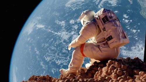 宇航员在月球表面登陆时,曾发现人类活动留下的古遗迹?