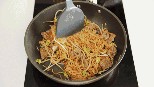 炒面时,下面条前做好"这一步",面条不粘锅更不会炒糊|面条|炒面|彩椒_