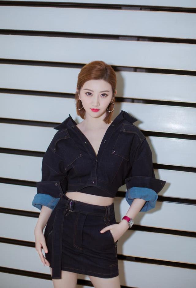 出道至今,大部分都是饰演了女一号,而且与很多大牌明星合作过,有
