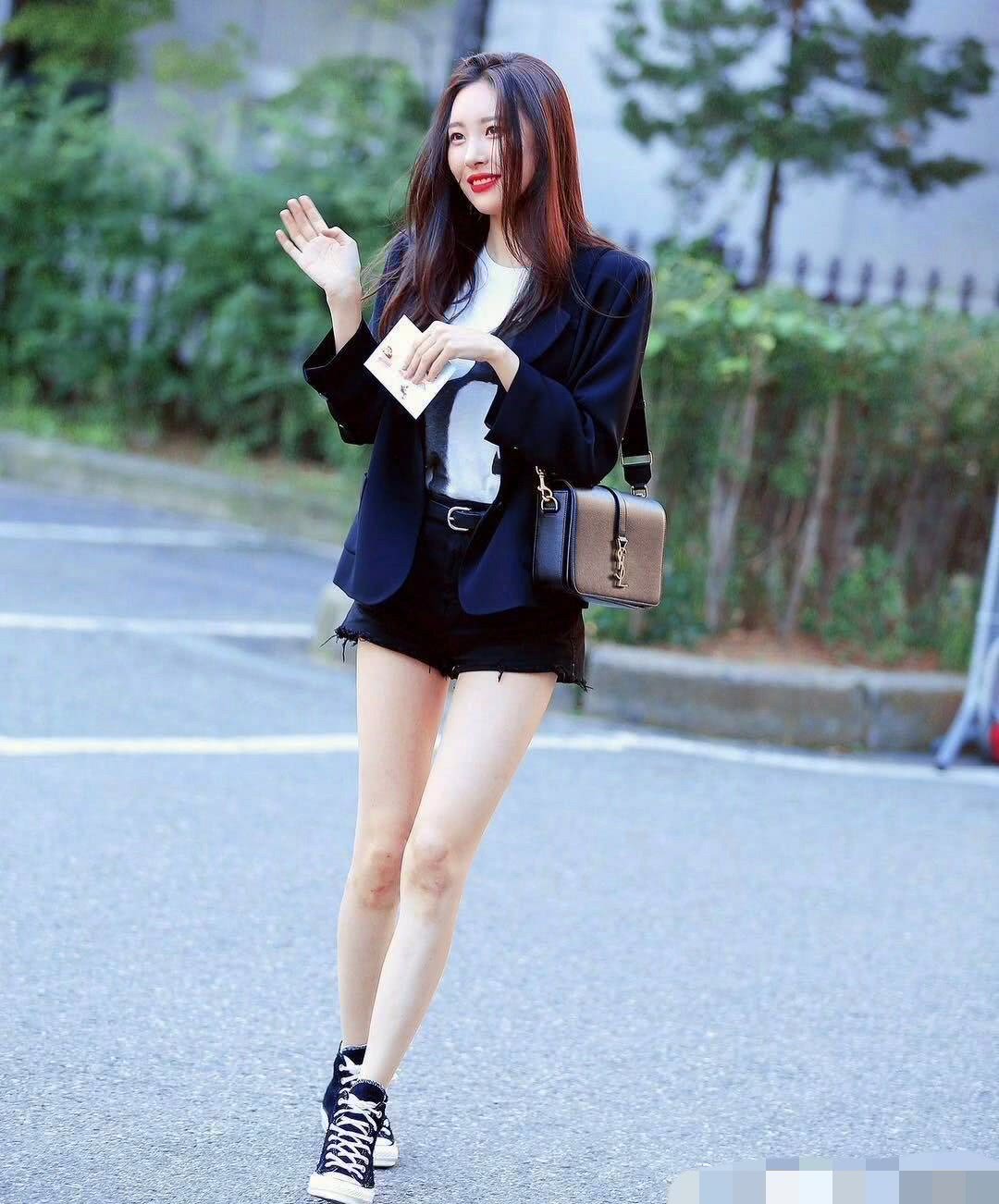 韩国第一美腿李宣美穿短裤合辑!网友:确认过眼神,是我想要的腿