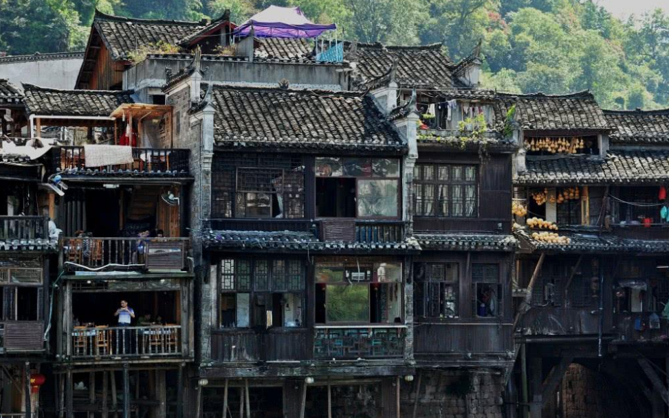 这座被称为"小香港"古镇,有全国最高吊脚楼,就坐落在重庆!
