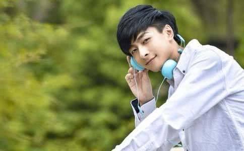 左立终于结婚了!与相爱八年女友修成正果,婚戒引来了众网友吐槽