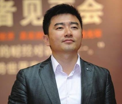 曾是央视驰名主持人,只因为急于求名求富而进了监狱,现在让人叹