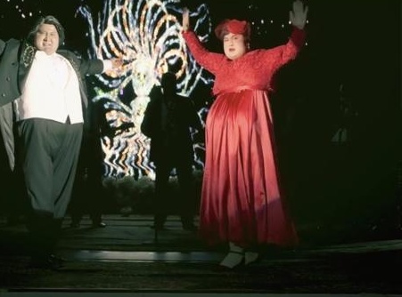 又到了犯困的季节,视频中能看出来胖子更嗜睡