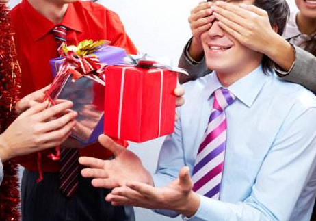 人情求人办事时是先送礼好还是后送礼好有三点要谨记