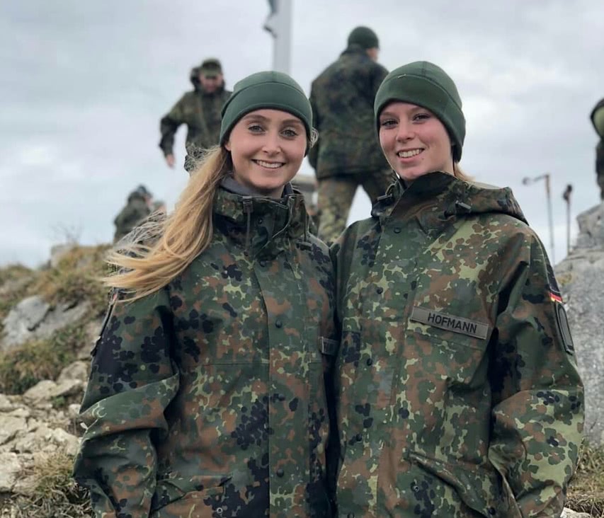 大量美照德国女兵长发飘飘如女神一般最后一张让人看了很动心