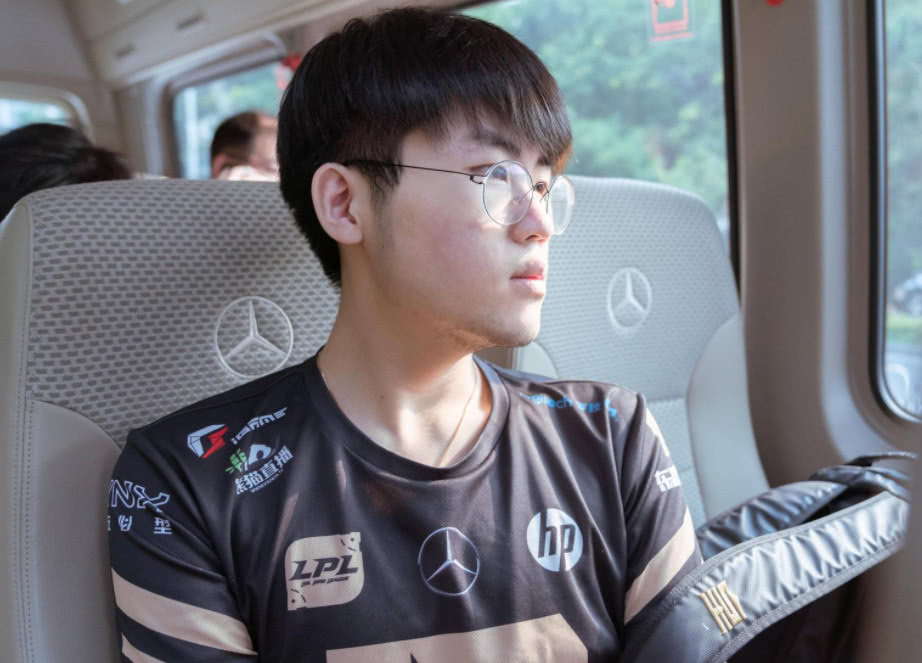 iboy失误# 姿态解说rng比赛发现iboy失误:.