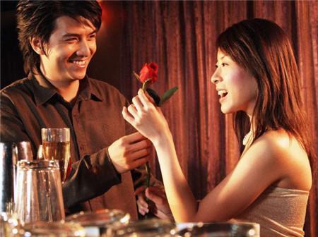 女人说"我睡了,晚安",高情商男人3大回复,网友:撩妹就服你