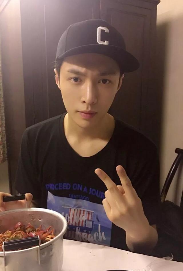 八位男明星素颜照大比拼,褪去滤镜,还是你心中的男神吗?