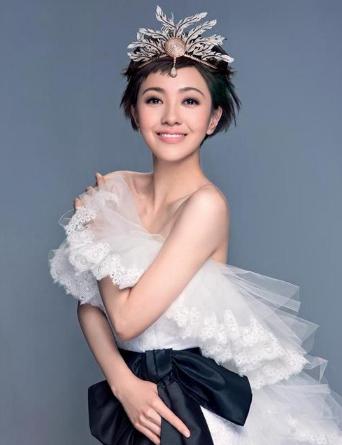 细数德芙的历届代言人,其实严格意义上讲,台湾的模特杨诗吟是内地观众