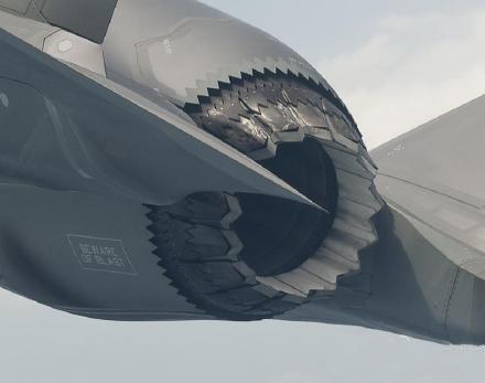 难怪美日一直封的锁f35这张照片