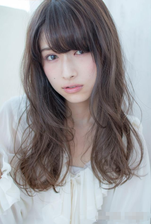 30岁女性齐刘海会不会让人觉得装嫩?适合剪什么样的头发帘?|刘海|齐刘