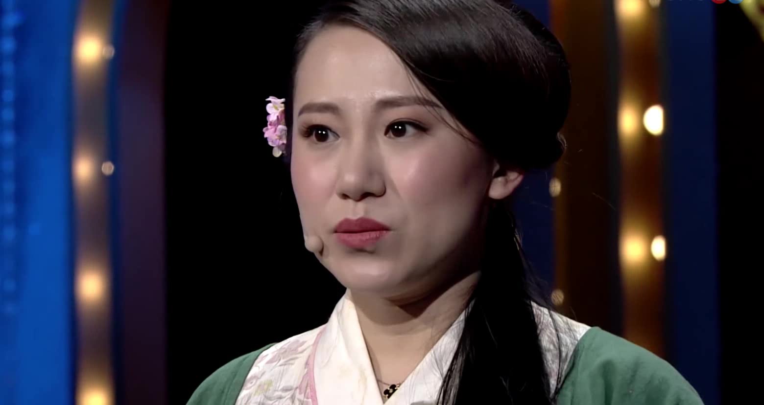 跟随赵本山上了一次春晚便成名,前途无量,开直播后无缘春晚