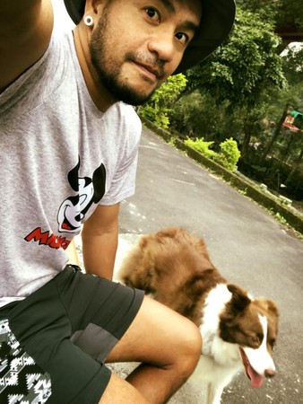 张震岳骑车下山被狗咬伤频繁被狗追无奈发文求助