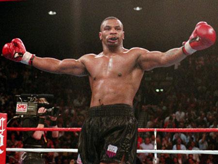 53岁拳王泰森现状:胡子花白身体依然强壮,拳速和力量仍是一流