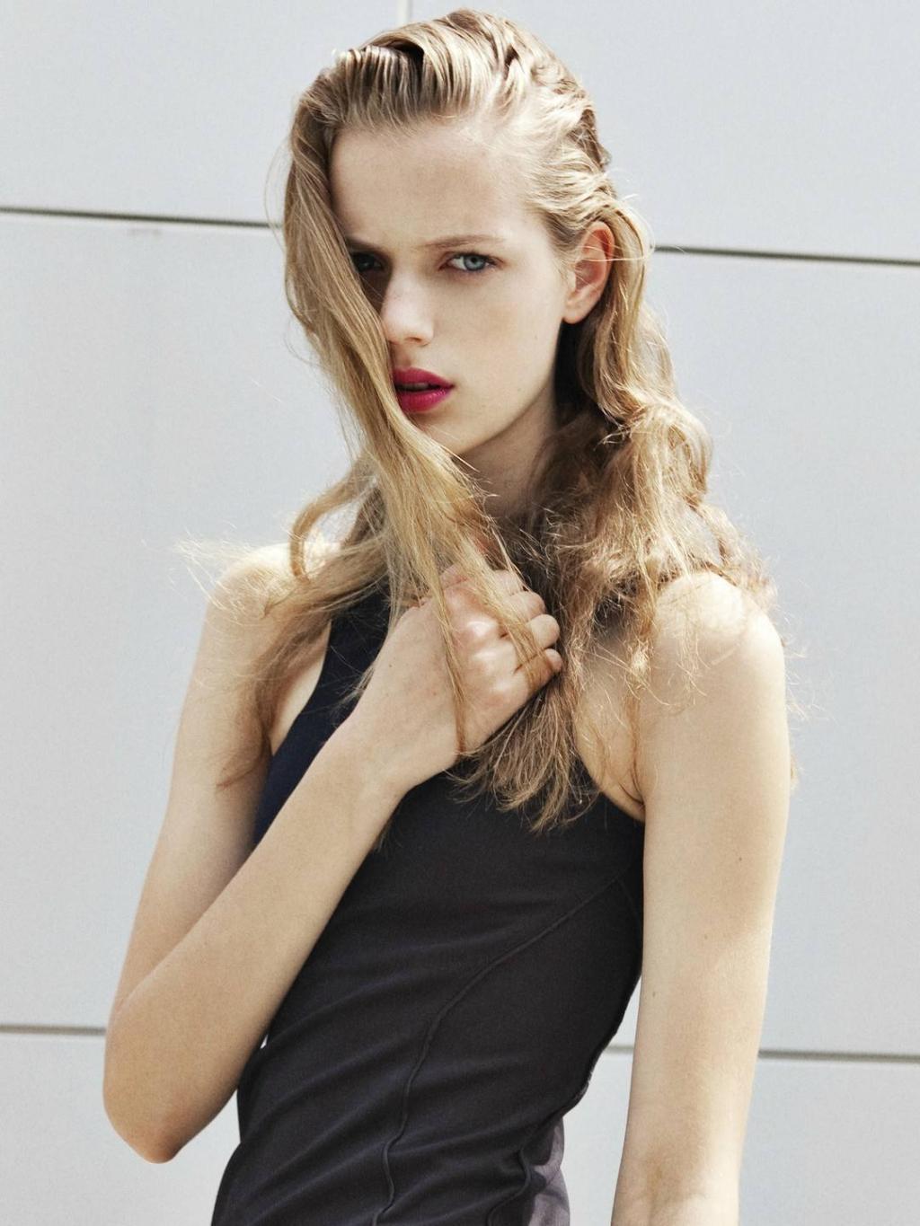 超模写真:清新可爱的小仙女模特,摄人心魄的双眸