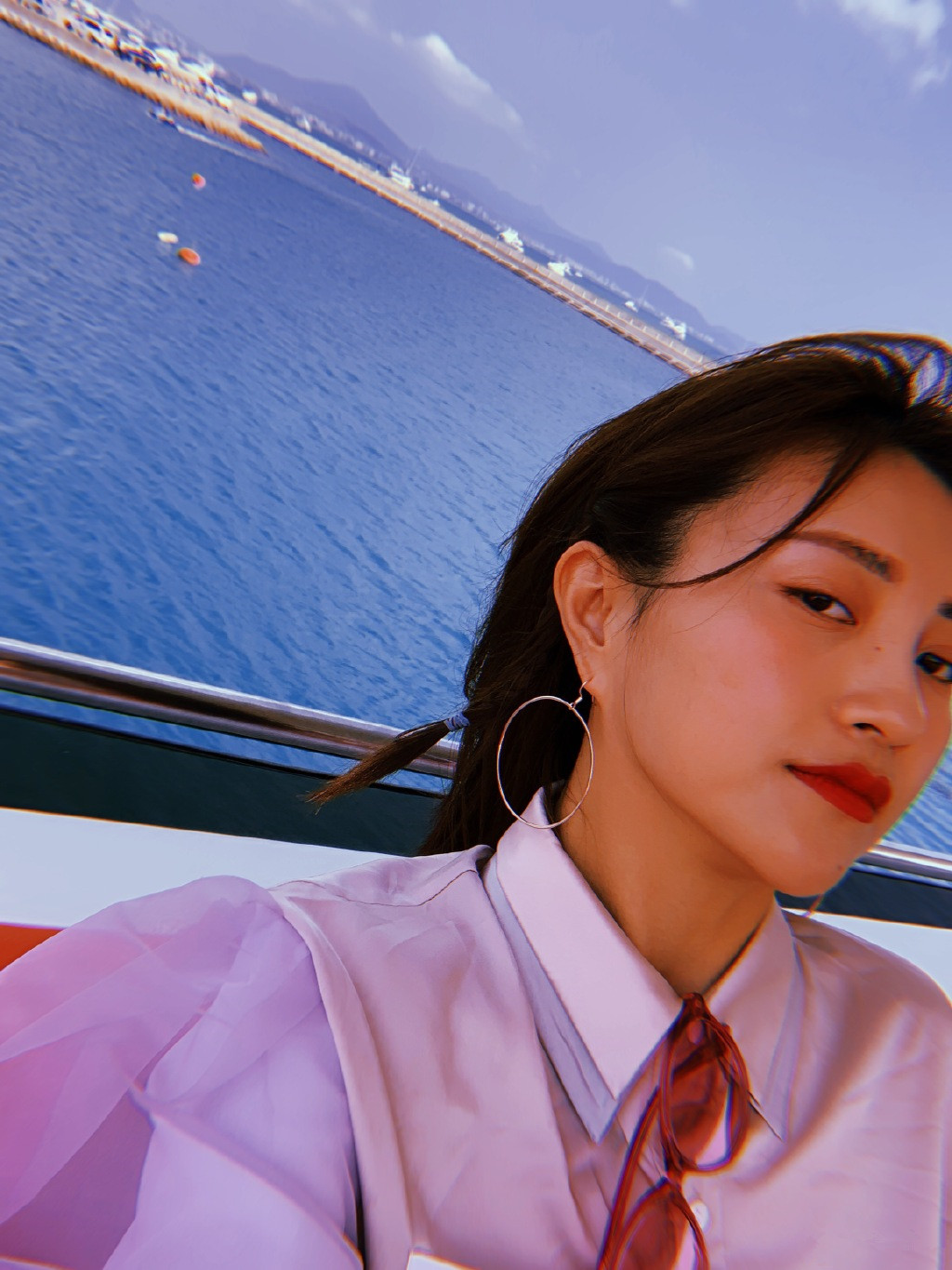 包文婧秀完恩爱不忘晒娃,女儿饺子拧眉抿嘴丑萌出新境界