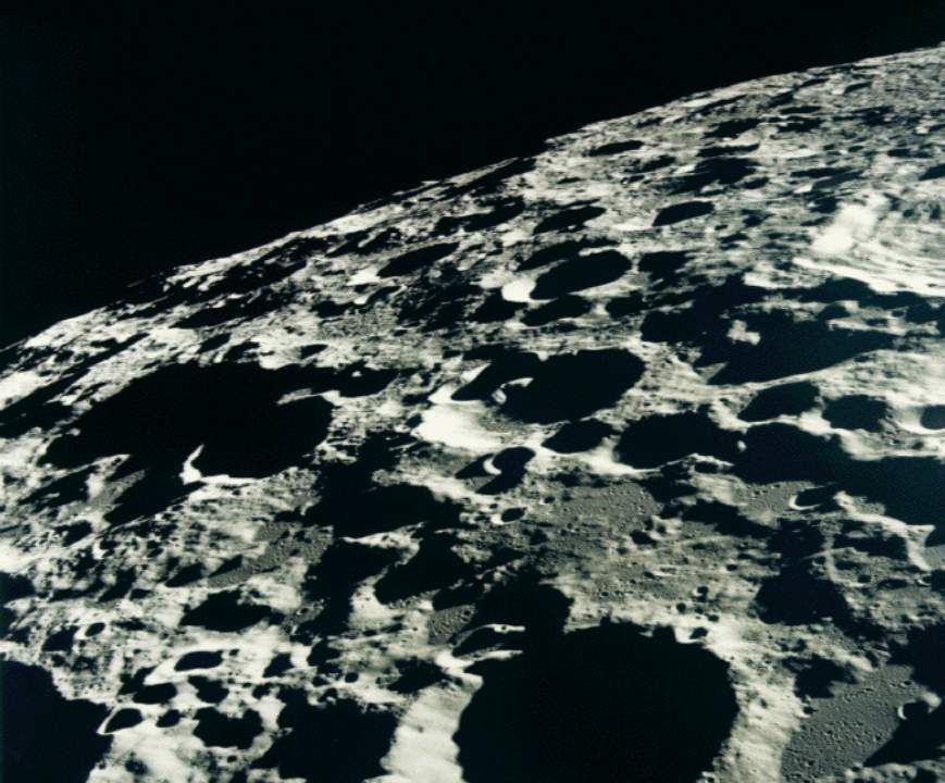 月球真的是地球的卫星吗?科学家研究它的历史,发现其在逃离地球