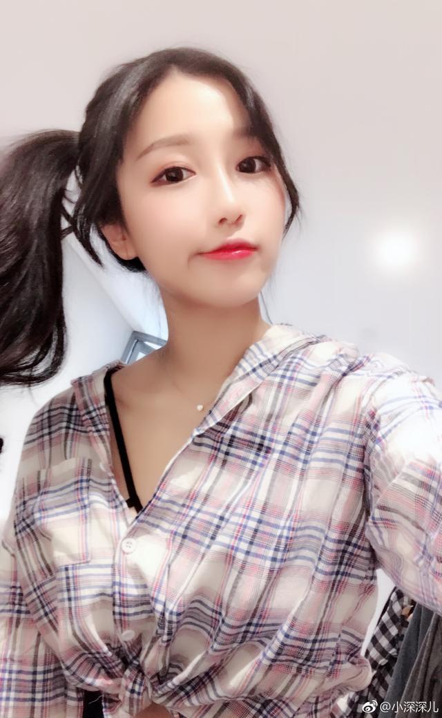 斗鱼小深深直播唱歌被网友质疑"假唱",结果被打脸