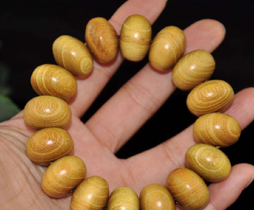 小众玩家偏爱的黄金檀手串,珍贵又益处多多,盘玩方法你知道吗?