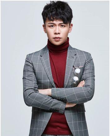 瓶子原名叫做张康,一直是备受热议的一个主播,因为很多网友都认为他