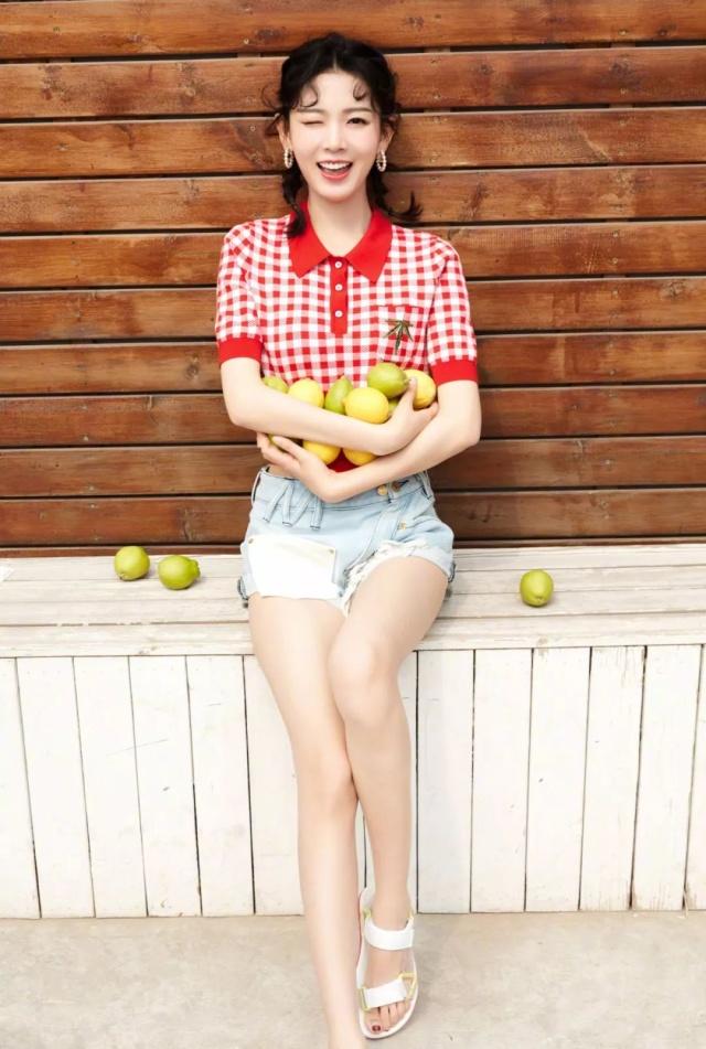 萝莉脸御姐身材170cm陈瑶短裤配美腿太吸睛筷子腿都不用修