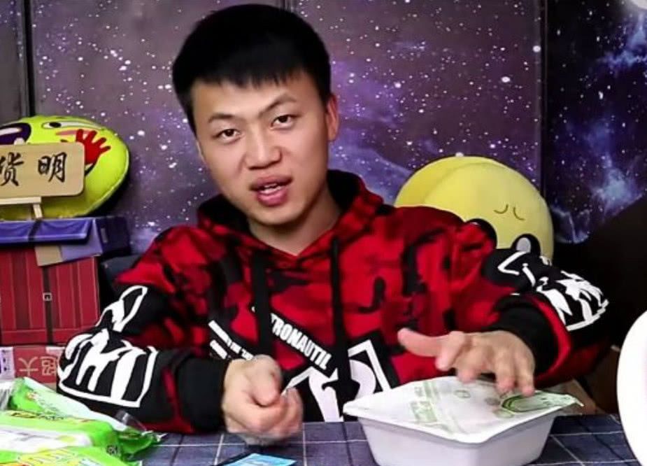 吃货明试吃日本炒面,原以为是黑暗料理,结果却吃到停不下来