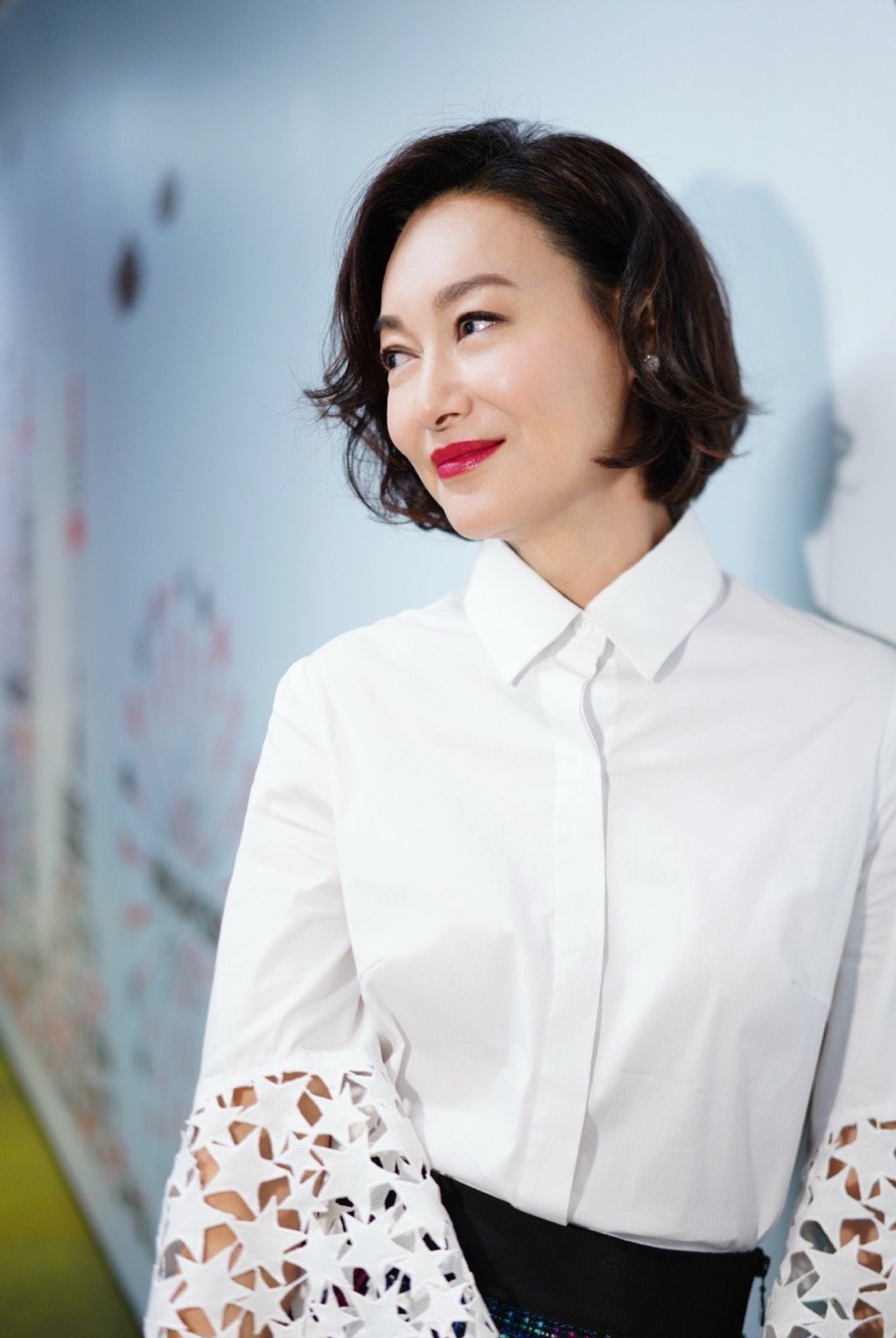 惠英红新剧终于换发型,剪短发利落干练59岁嫩回35岁,高级时髦