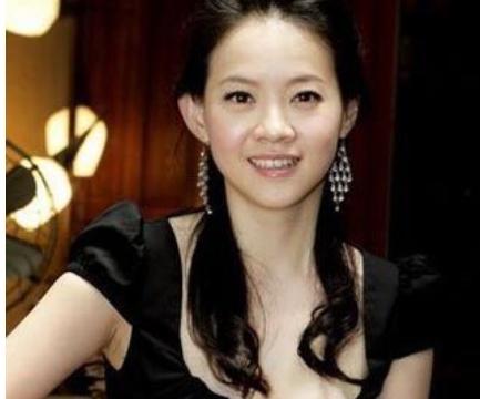 曾志伟女儿曾宝仪如今45岁,却因曾志伟的一个怪癖,一直单身