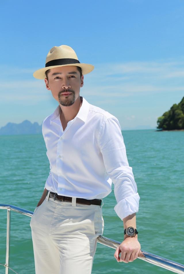 胡歌时尚大片曝光,留起胡须男性荷尔蒙爆棚