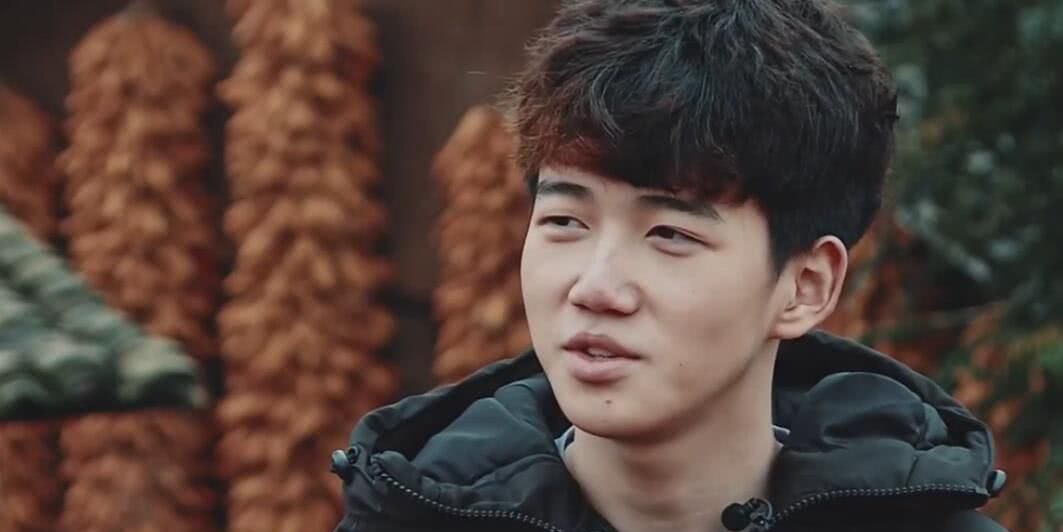 变形计最精致的男孩子,化妆品被没收后,谁注意他是如何卸妆的?